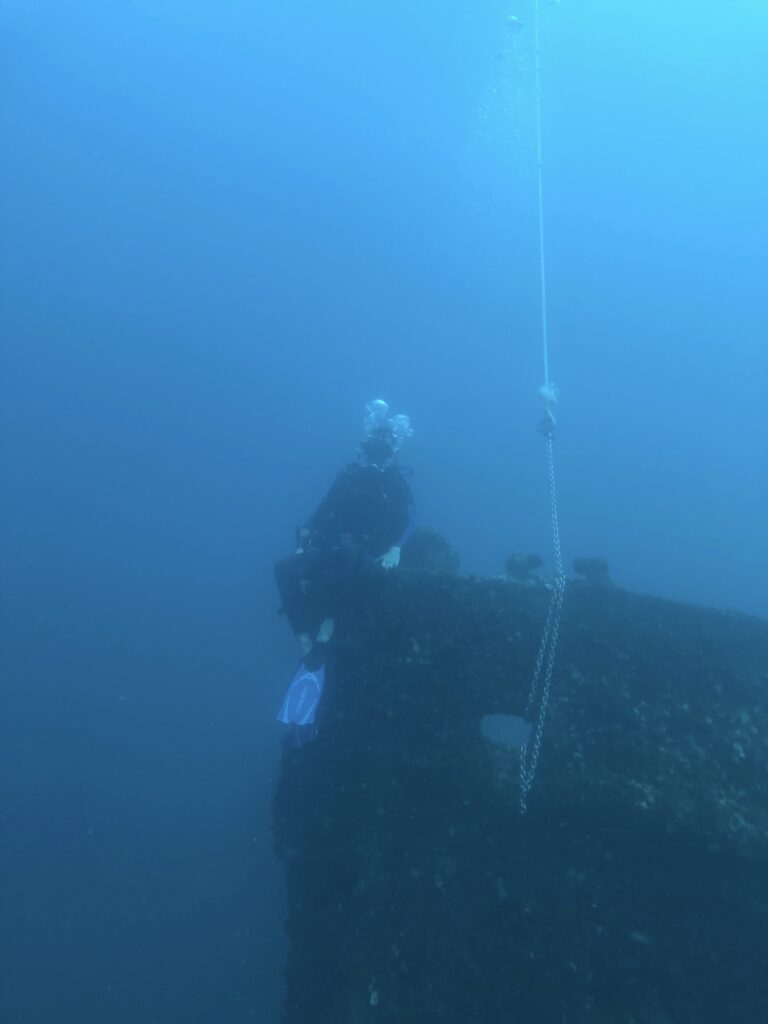 diver on the line to the dive charter